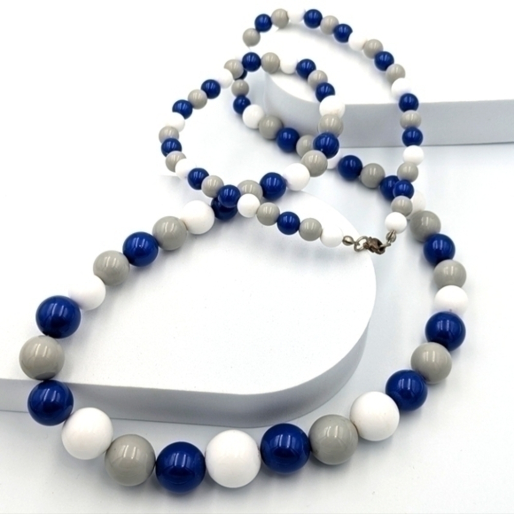 Vintage long beaded necklace retro
